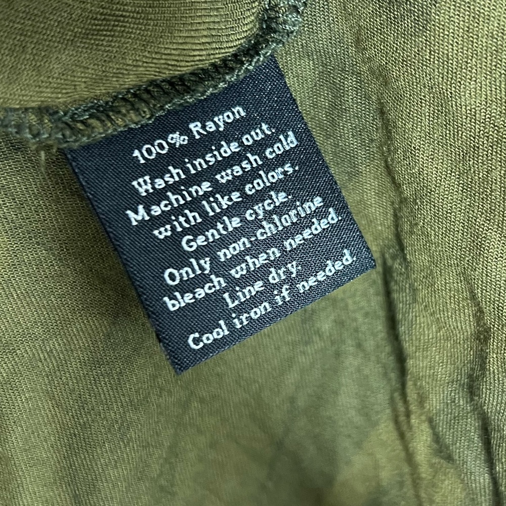 Rock & Republic Green Camouflage Button-Up Shirt. XS. Adjustable sleeves. - Picture 5 of 7